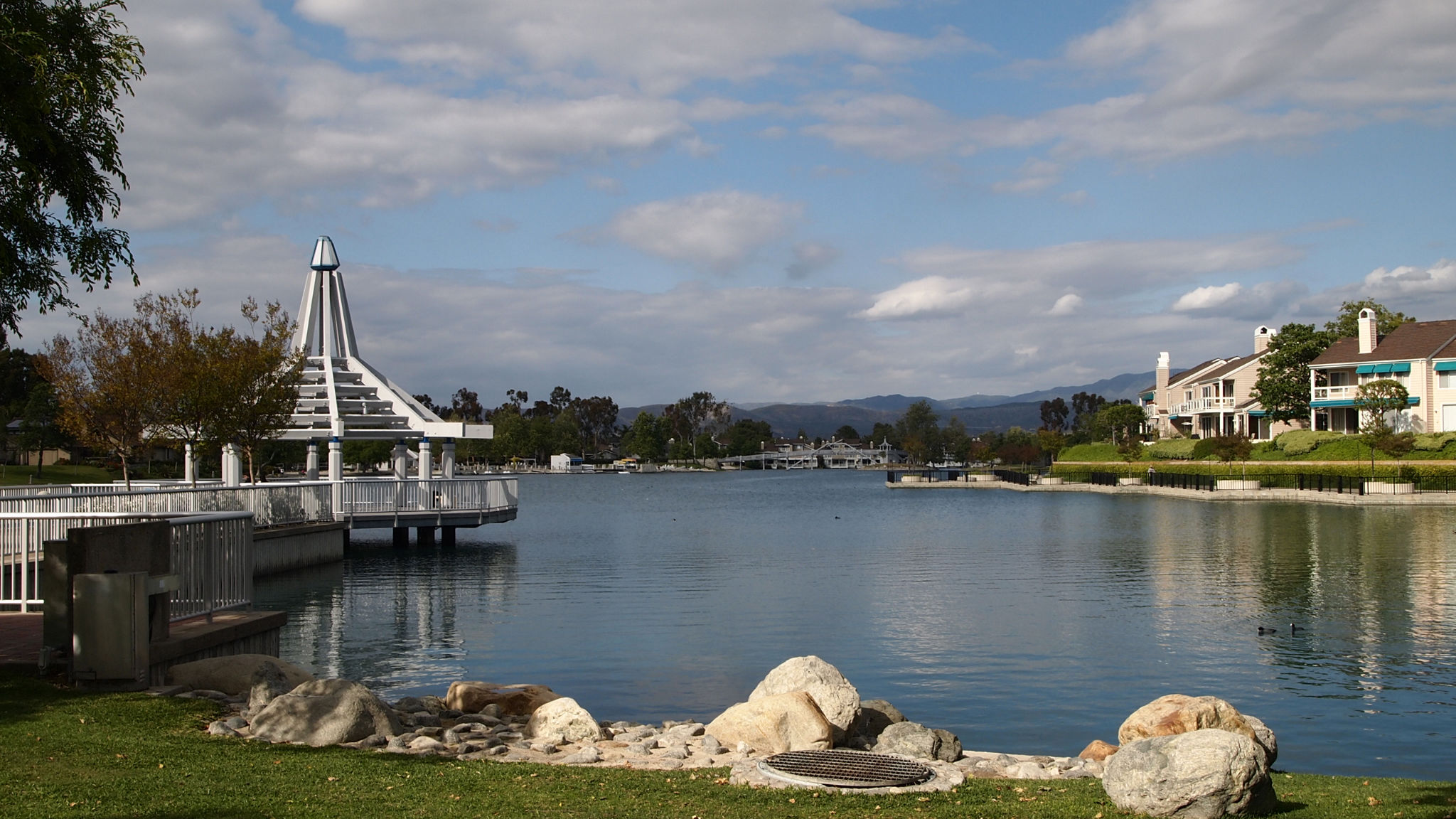 North Lake and waterfront homes in Woodbridge, Irvine